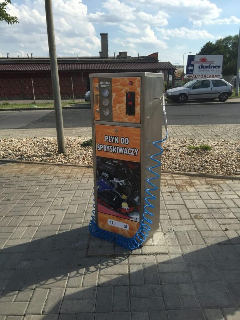 Dávkovač kvapaliny do ostrekovačov