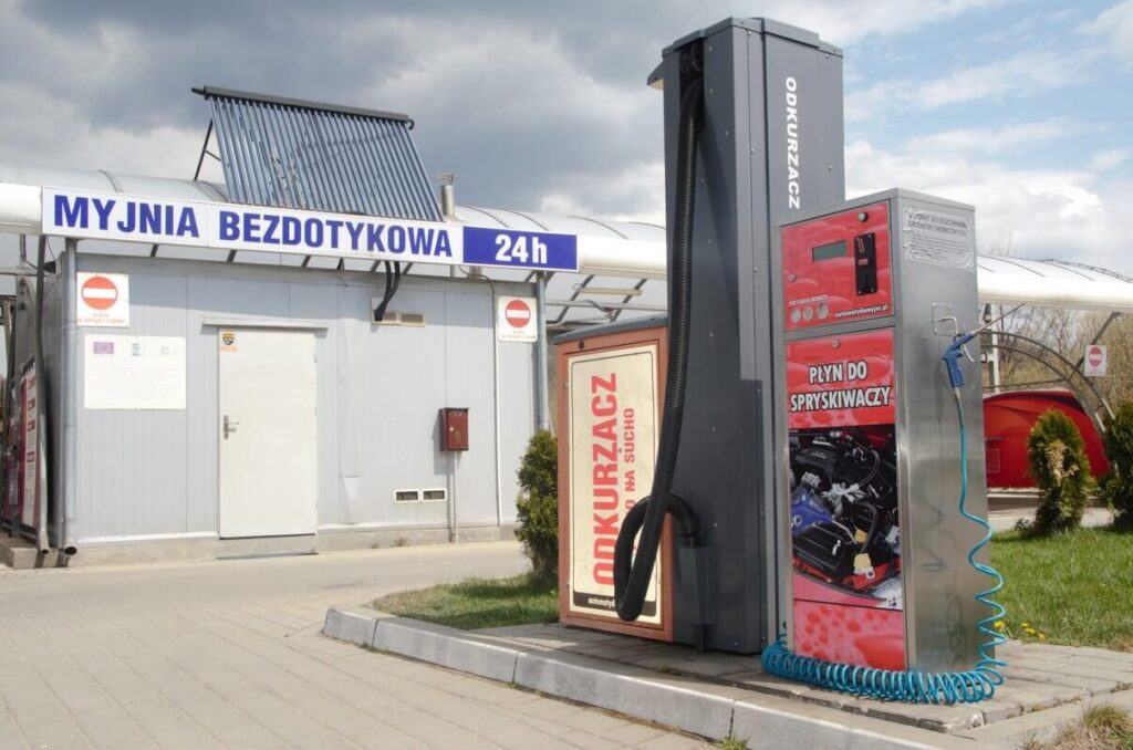 Dávkovač kvapaliny do ostrekovačov