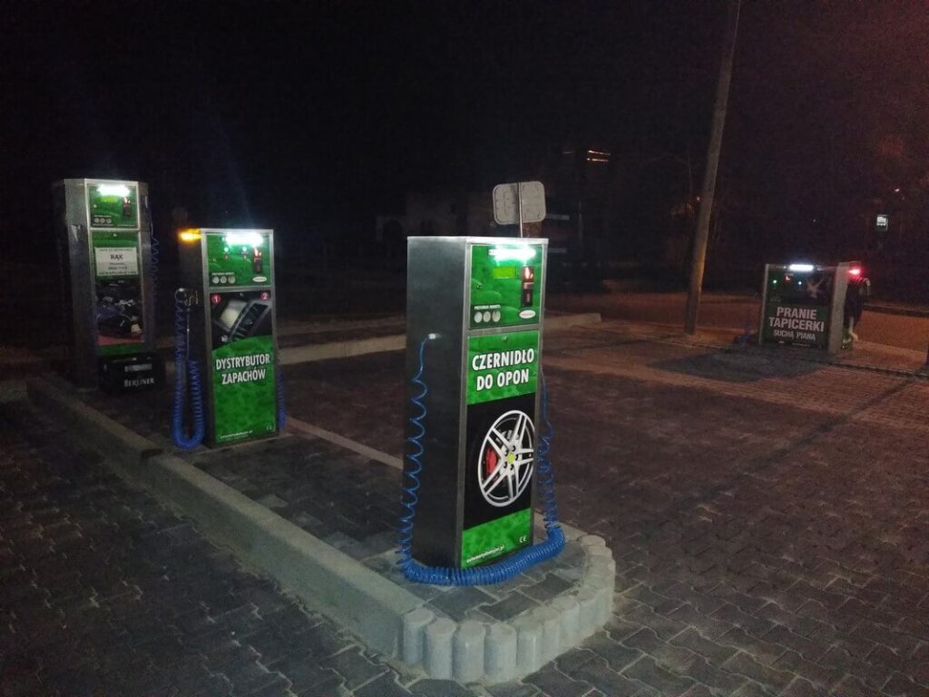 Distribútor na začernenie pneumatík