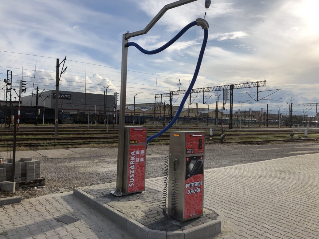 Distribútor osviežovača vzduchu do autoumyvárne